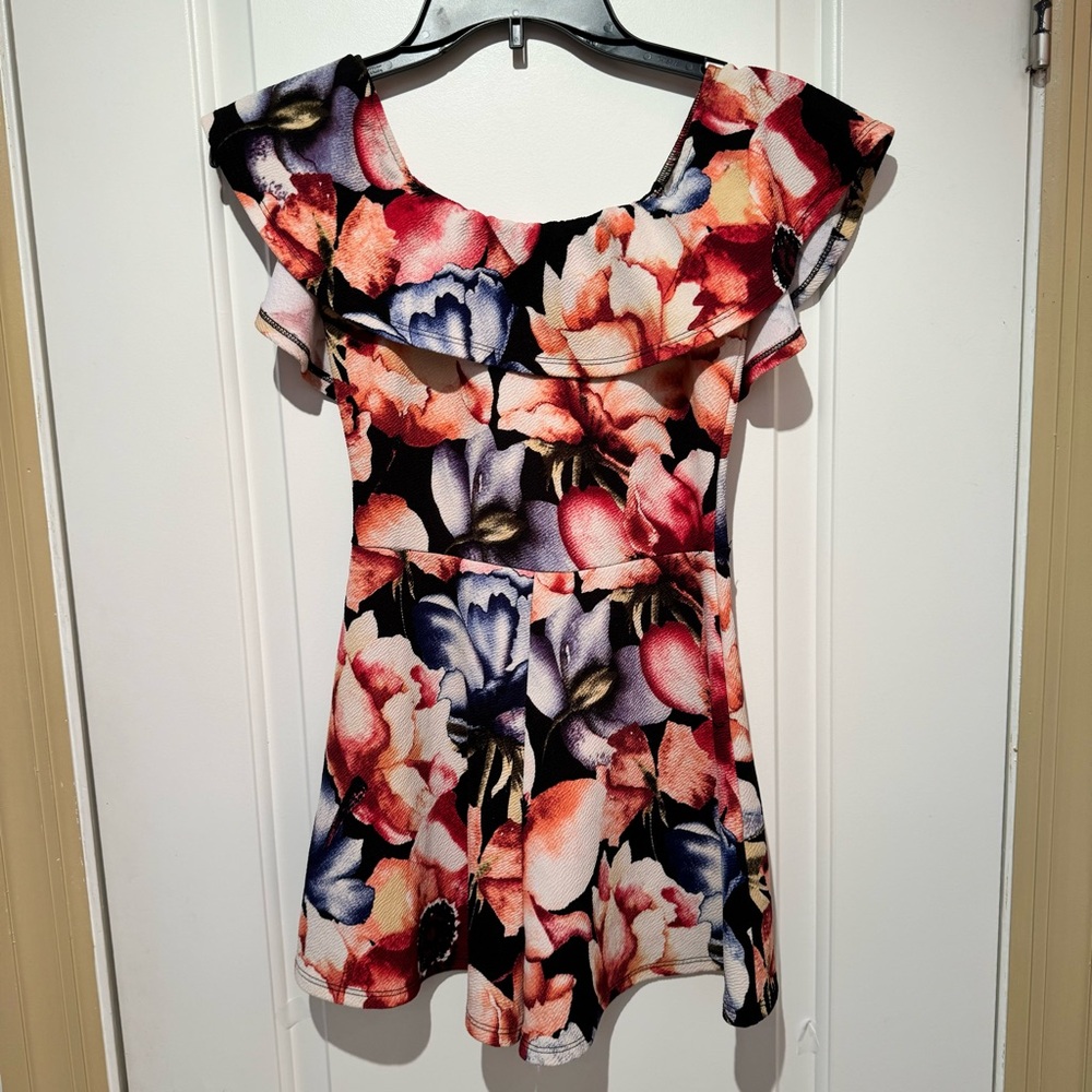 CHARLOTTE RUSSE.‎ Floral, Off Shoulder Romper. Size Small.